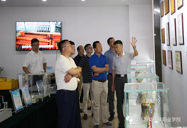 北京歐德巴斯洗車設(shè)備有限公司徐柱董事長一行蒞臨山東工程職業(yè)技術(shù)大學(xué)考察訪問8.jpg