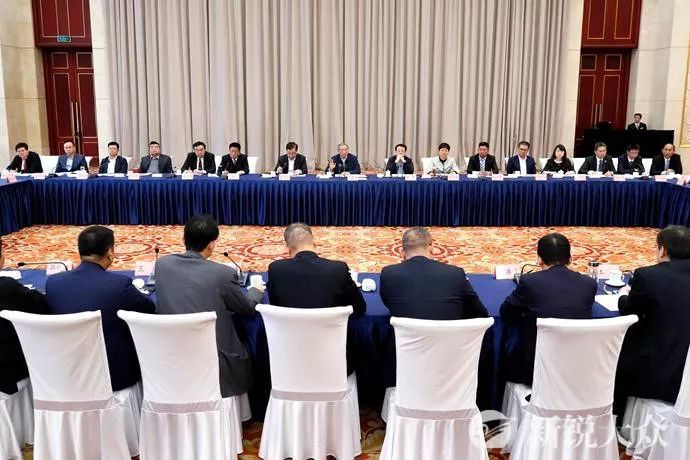 海內(nèi)外山東商會會長座談會在濟(jì)舉行 1.jpg